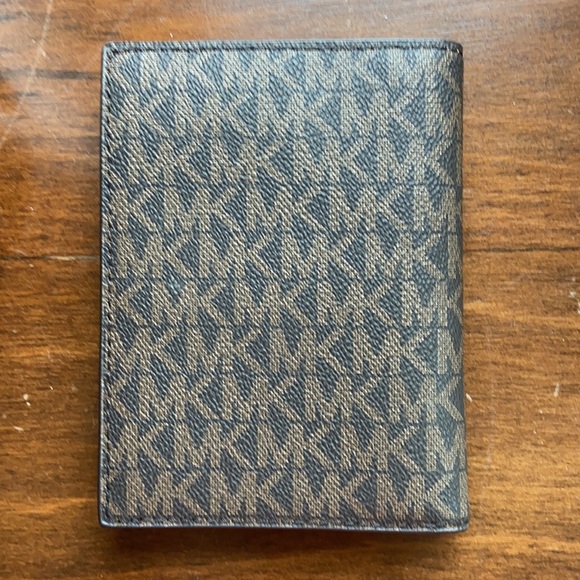 SOLD Michael Kors fold passport cardholder wallet - Picture 5 of 9